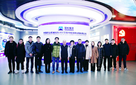 標題：蒙草集團總裁朱長虹一行到呼和浩特分院調(diào)研交流
瀏覽次數(shù)：2083
發(fā)表時間：2024-12-20